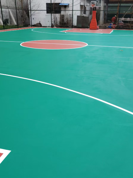 金沙 球场长期使用易出现地面开裂